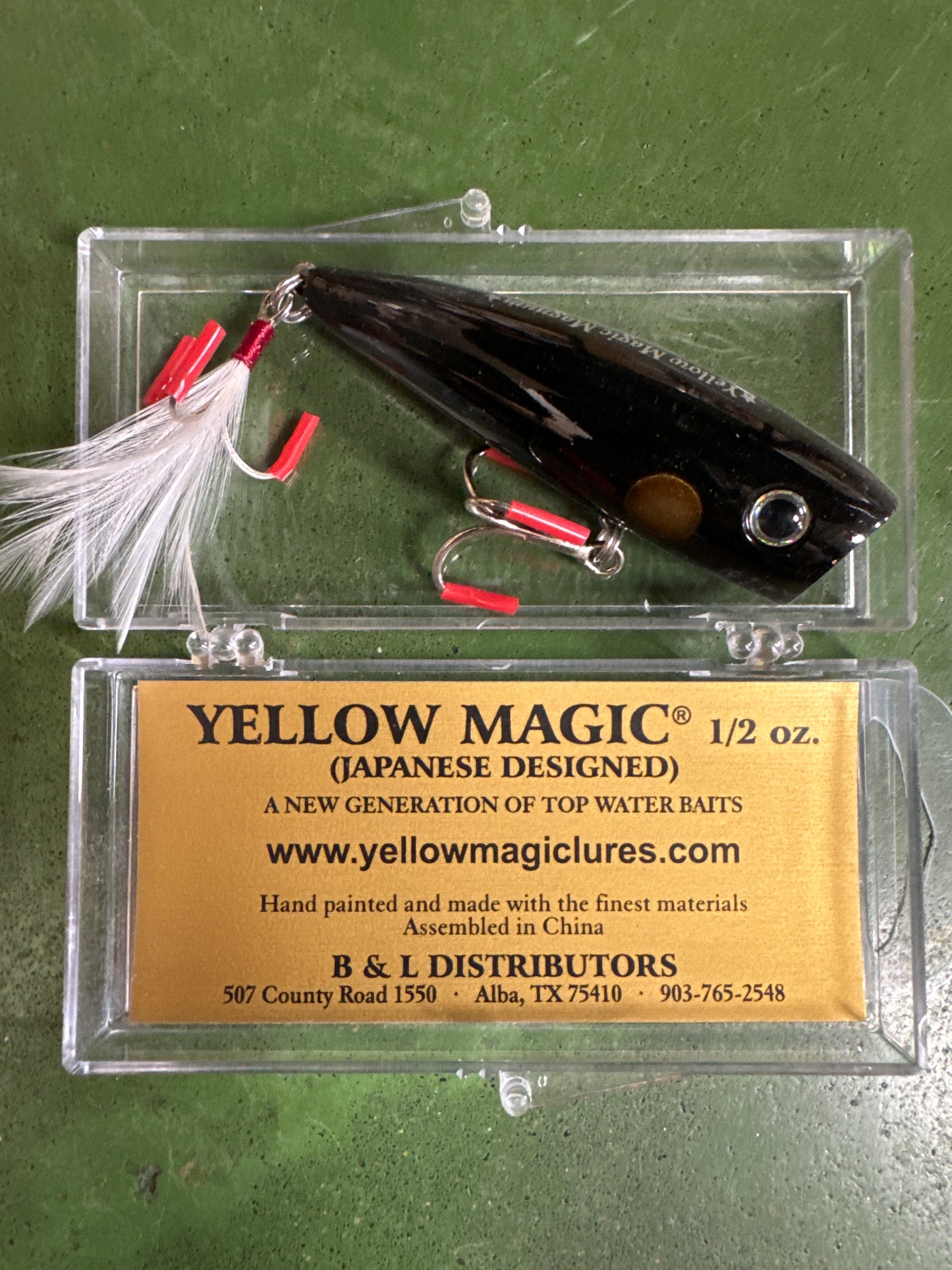 Yellow Magic Magnum - Black Shad